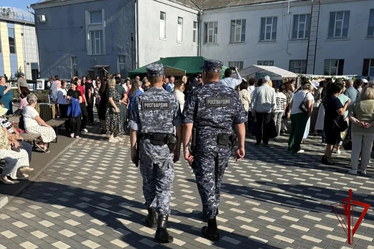 Росгвардейцы обеспечили безопасность граждан в День Лев-Толстовского района