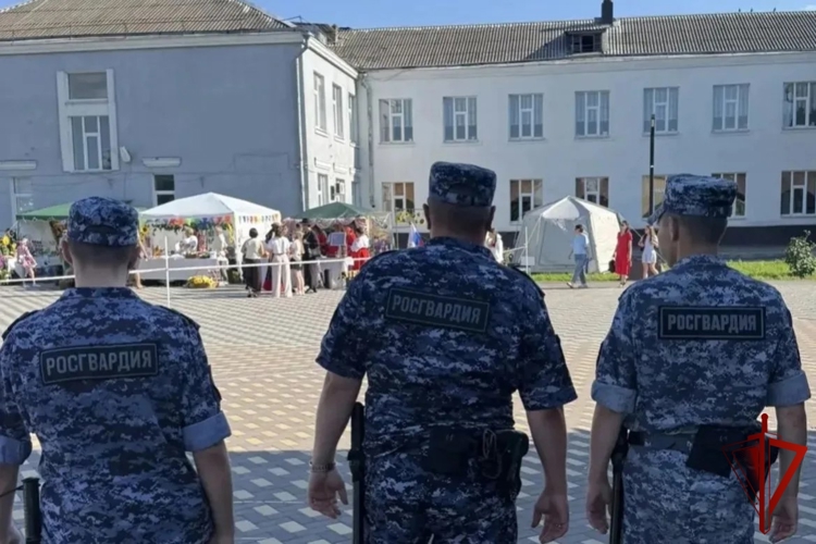Росгвардейцы обеспечили безопасность граждан в День Лев-Толстовского района