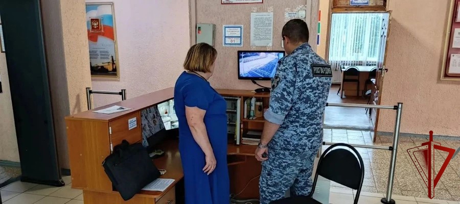 Росгвардия принимает участие в проверке готовности образовательных учреждений к новому учебному