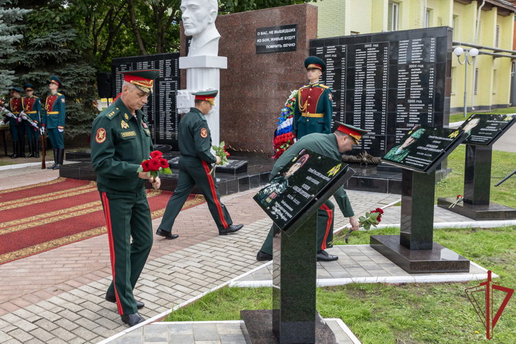 Начальник Главного штаба Росгвардии Герой России генерал-полковник Сергей Бойко принял участие в открытии гранитных стел воинам-инженерам в ЦИТО Росгвардии (видео)
