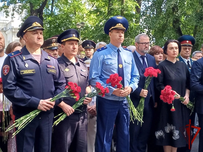 В Липецке росгвардейцы почтили память жертв терактов