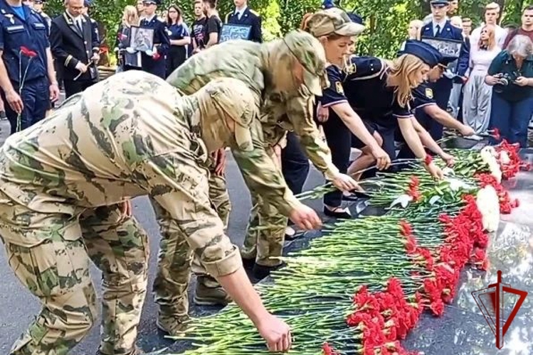 В Липецке росгвардейцы почтили память жертв терактов