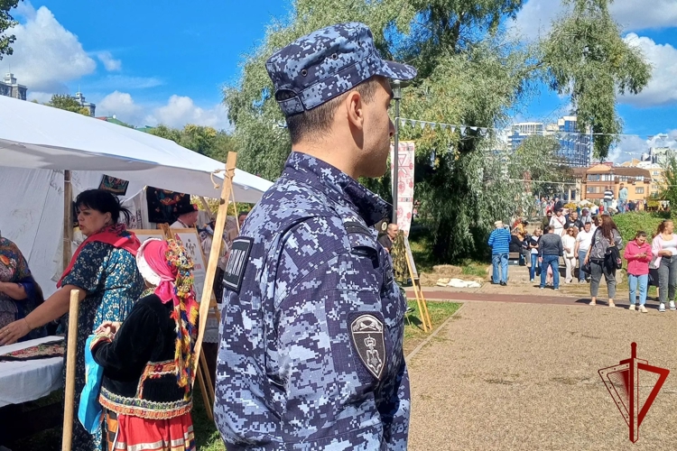 В Липецке росгвардейцы обеспечили общественную безопасность одного из крупнейших этнографических фестивалей России 