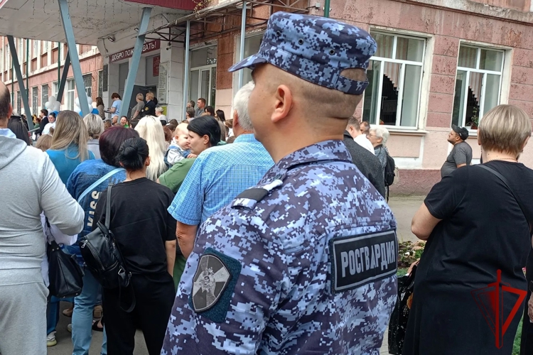 В Липецкой области росгвардейцы обеспечили безопасность торжественных линеек ко Дню знаний