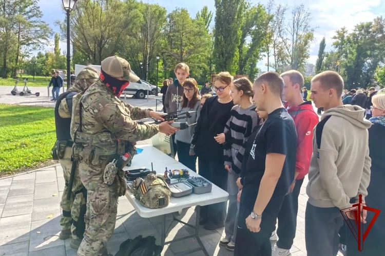 В Липецке росгвардейцы стали участниками ежегодного образовательного квеста для молодежи