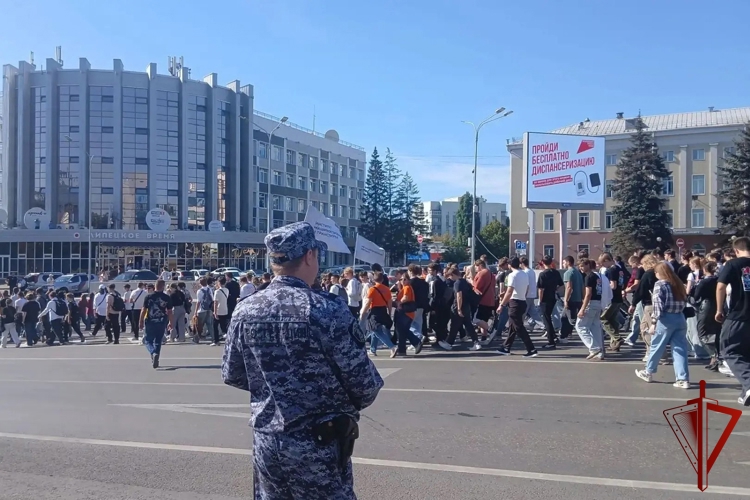 В Липецкой области росгвардейцы обеспечили общественную безопасность крупного студенческого мероприятия