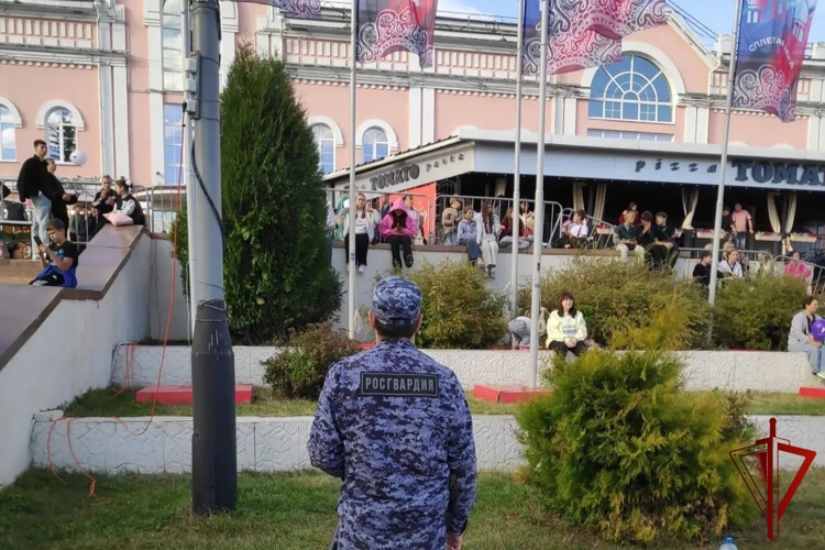 Росгвардейцы обеспечили безопасность во время празднования Дня города в Ельце