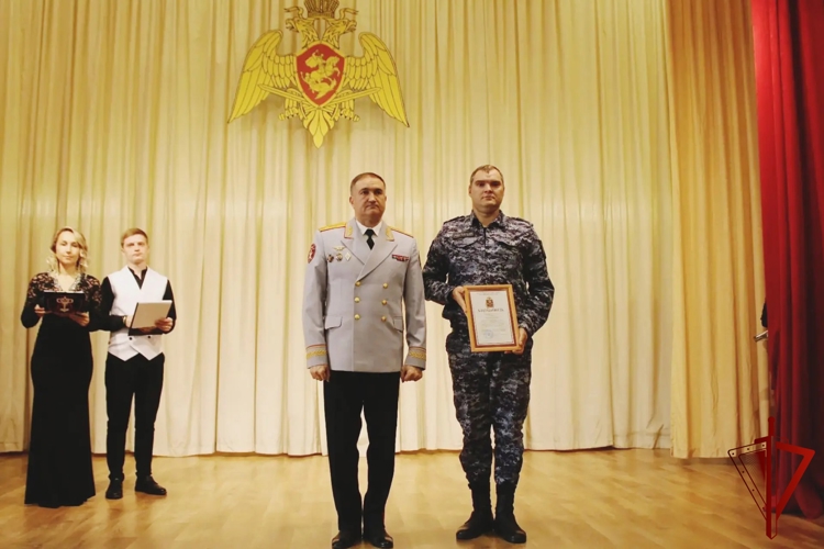 За верность долгу и профессионализм: в Липецкой области чествовали сотрудников вневедомственной охраны Росгвардии