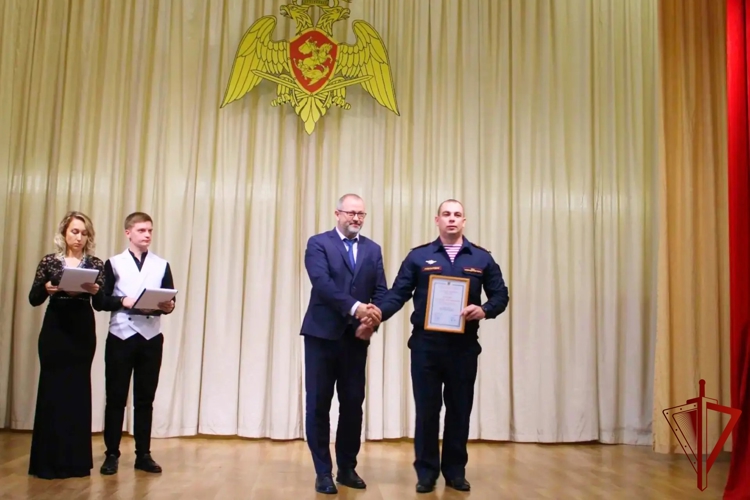 За верность долгу и профессионализм: в Липецкой области чествовали сотрудников вневедомственной охраны Росгвардии