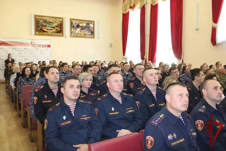 За верность долгу и профессионализм: в Липецкой области чествовали сотрудников вневедомственной охраны Росгвардии